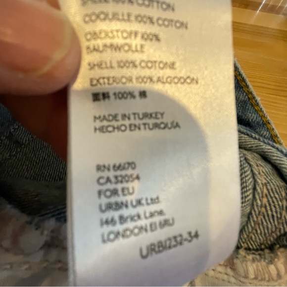 Urban Outfitters Mom high rise jeans, size 26 waist. - Picture 2 of 7